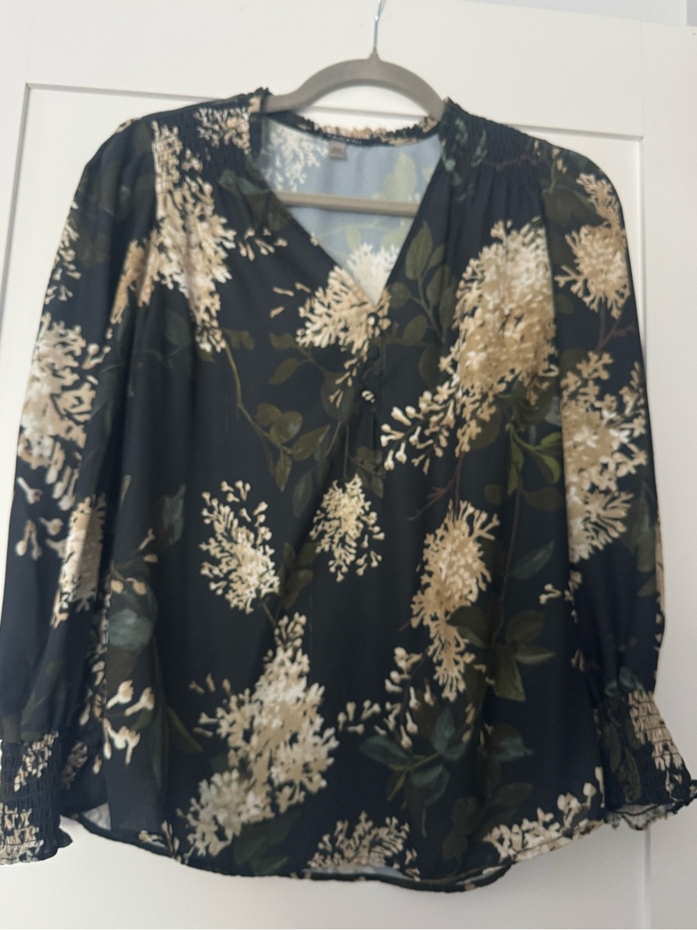 Tahari Women's Black Floral V-Neck Long-Sleeve Blouse